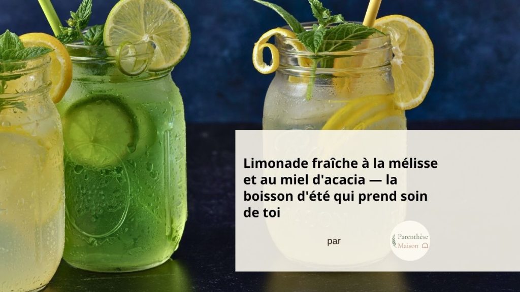 limonade fraîche à la mélisse et miel d'acacia dans un grand pichet en verre